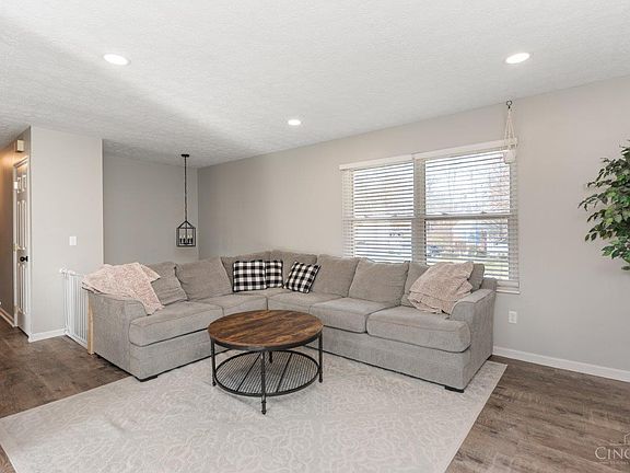4th image of 7827 Stonehill Dr