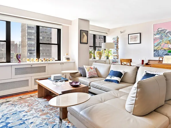 210 E 15th St APT 10H, New York, NY 10003