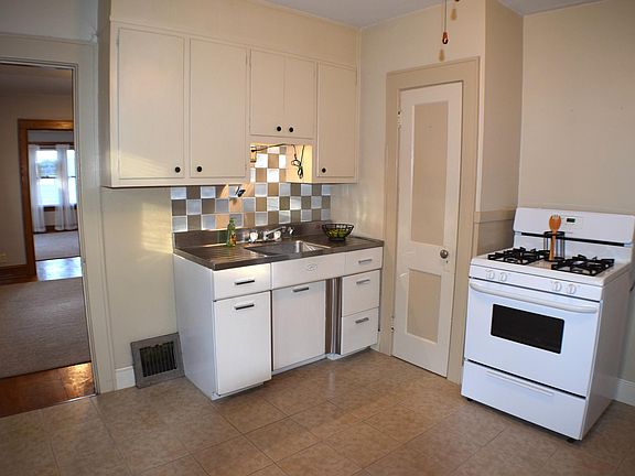 4th image of 4 Newton St APT 2