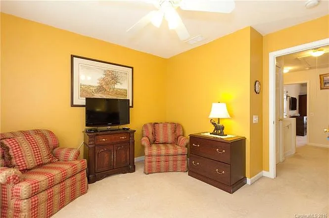 12415 Crowley Ct — Photo 6