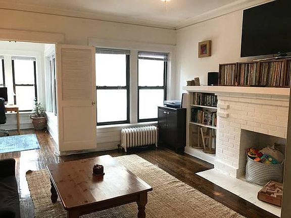 4th image of 438 W Diversey Pkwy APT 2A