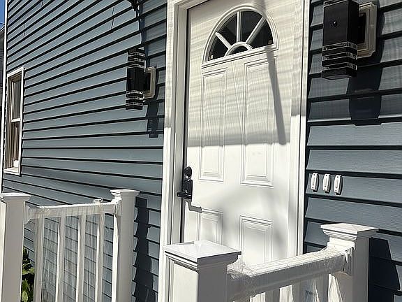 4th image of 128 Jewett St