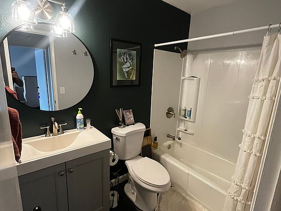 Guest bathroom with Shower.