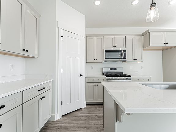 5th image of 4774 S Alder Dr