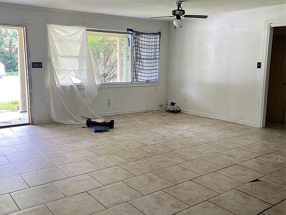 4th image of 6716 Burke St