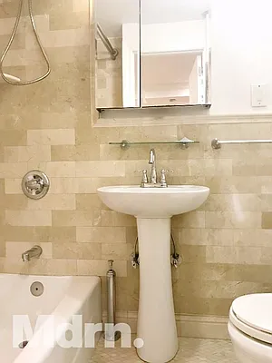 Rented by Mdrn Residential | media 12