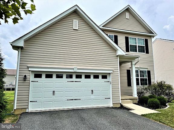 3rd image of 634 Yensid Dr