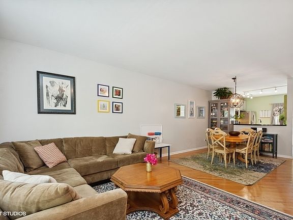 5th image of 4636 N Greenview Ave #34