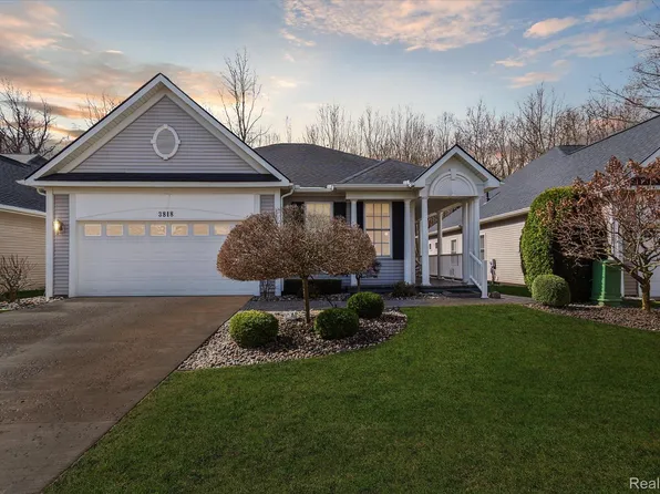 3818 Hillsdale Dr, Auburn Hills, MI 48326