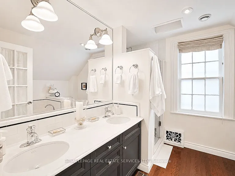 124 Chisholm St — Photo 32
