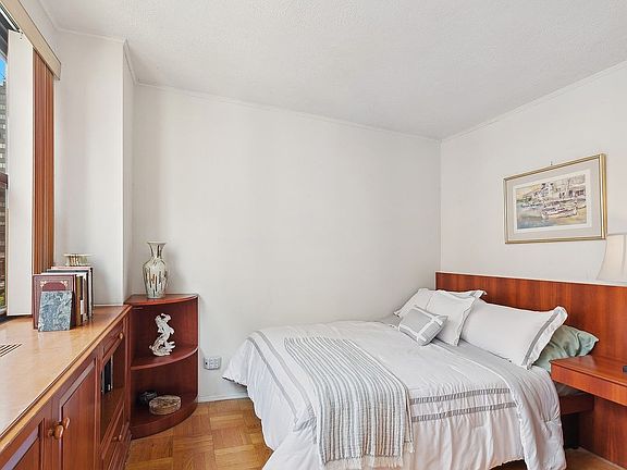 4th image of 110 E 36th St APT 8A