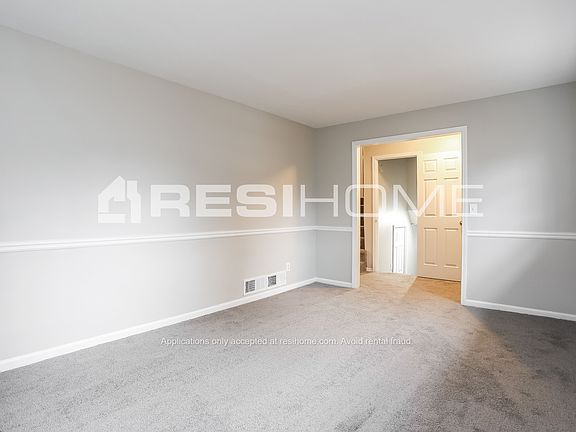 4th image of 4421 Elmwood Ct