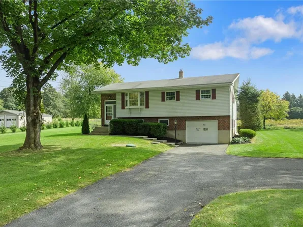 704 Point Phillips Rd, Bath, PA 18014