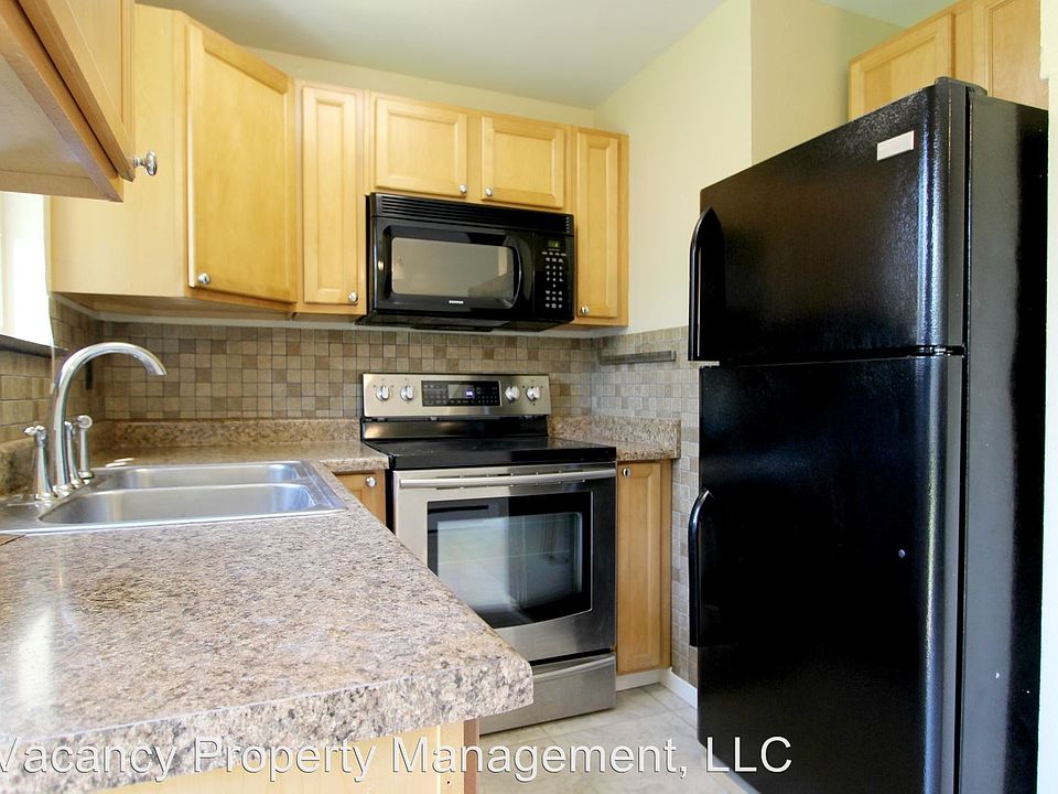 1st image of 12037 Des Moines Memorial Dr S APT 2