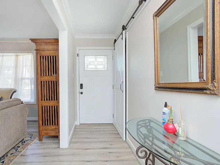 629 Grandin Rd — Photo 4