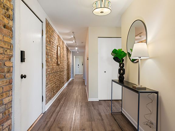 2nd image of 824 Hinman Ave APT 3N