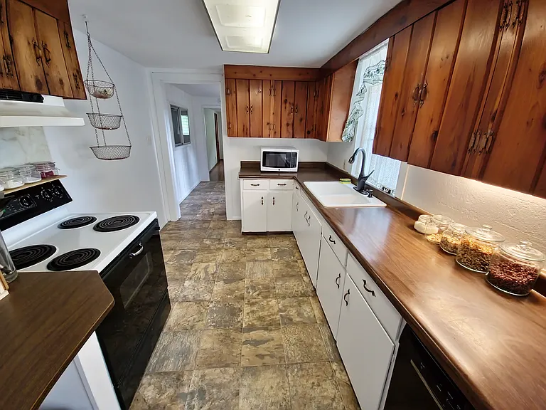 1462 Wind Mountain Rd — Photo 8
