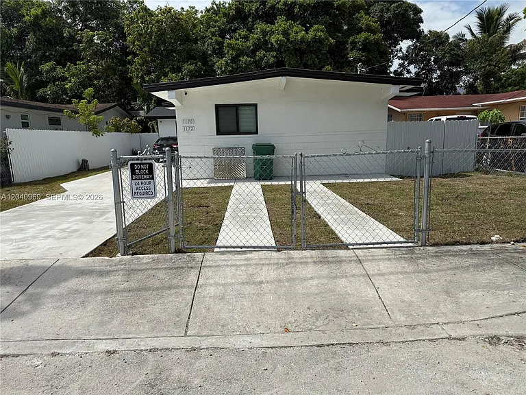 1170 NW 25th St #1170 — Photo 3