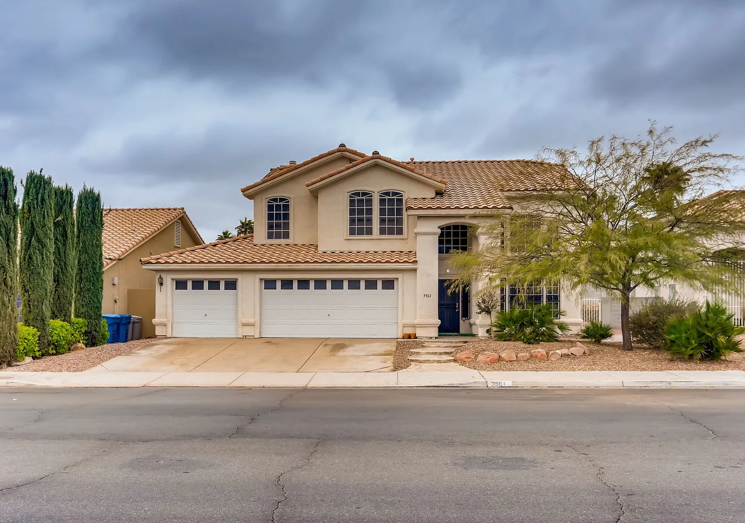 Spacious Home in Spring Valley — Photo 2