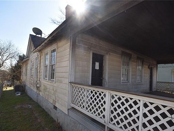 3rd image of 68 Poplar St