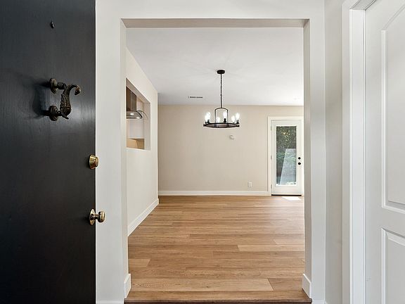 3rd image of 1696 Channing Ave