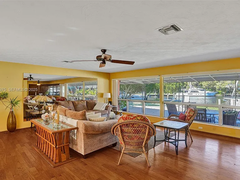 1321 Mandarin Isle — Photo 4