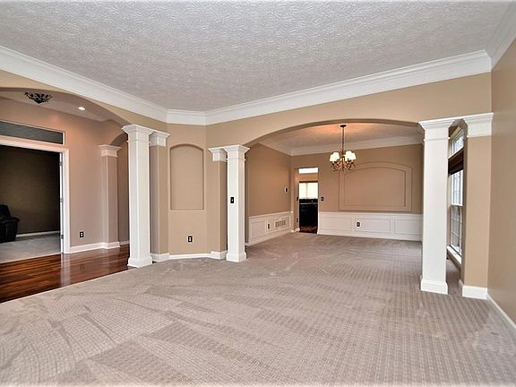4th image of 760 Clayton Dr