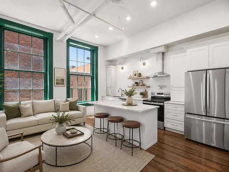 907 Main St #5 — Photo 3