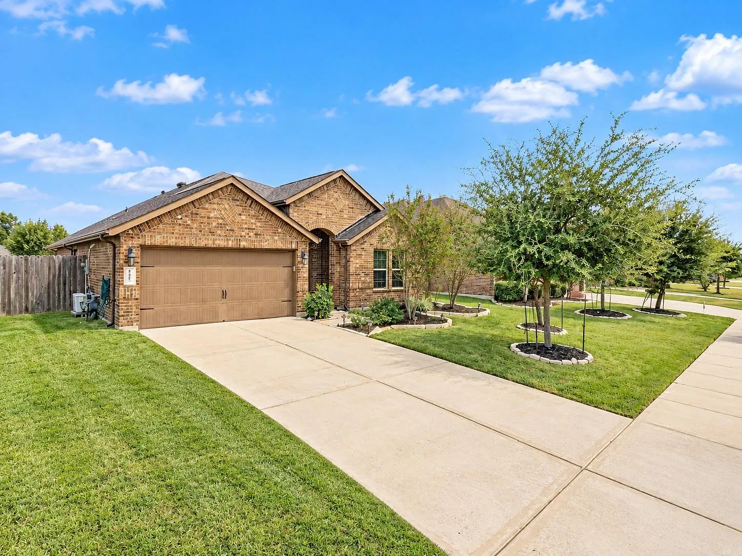 4 bed, 2.0 bath, 2162 sqft, $2,250 — Photo 2