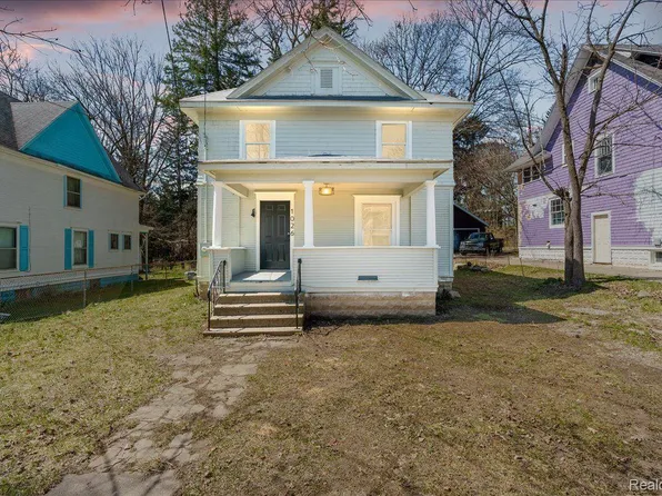 1026 S Jackson St, Jackson, MI 49203