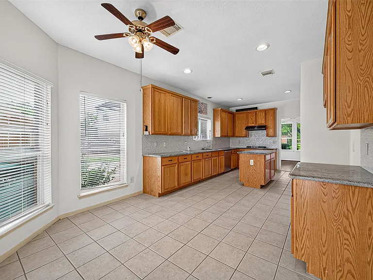 2502 Rosebluff Ct — Photo 13