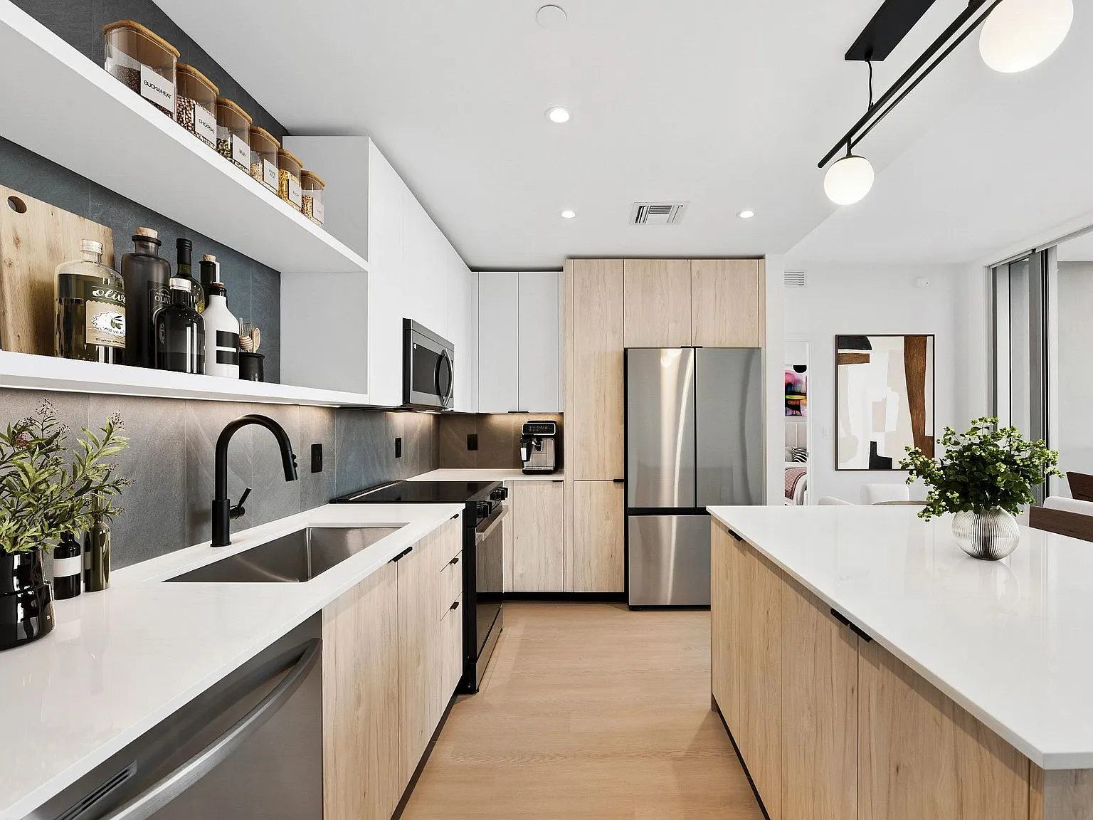 Neo Edgewater — Photo 1