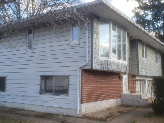2nd image of 1739 Quarter St