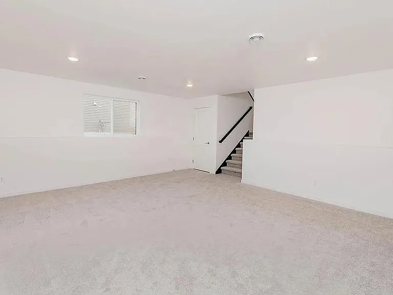 1521 Keystone Cir NE — Photo 19