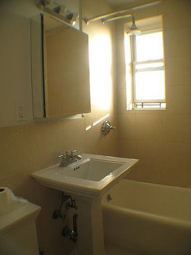 2nd image of 3049 Crescent St APT H2d4