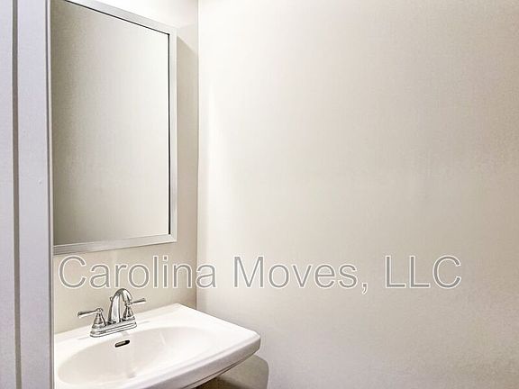 3rd image of 27 Apollo View Ln