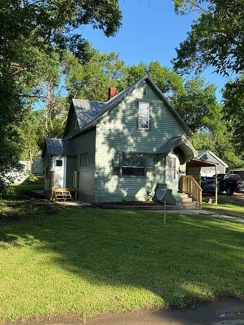1st image of 512 3rd Ave W