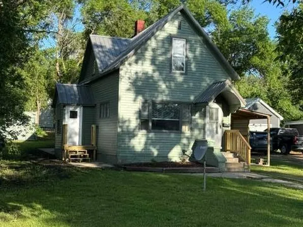512 3rd Ave W, Sisseton, SD 57262