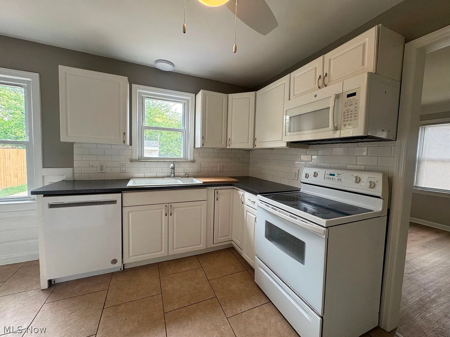3 bed, 1.5 bath, 1552 sqft, $2,100 — Photo 3