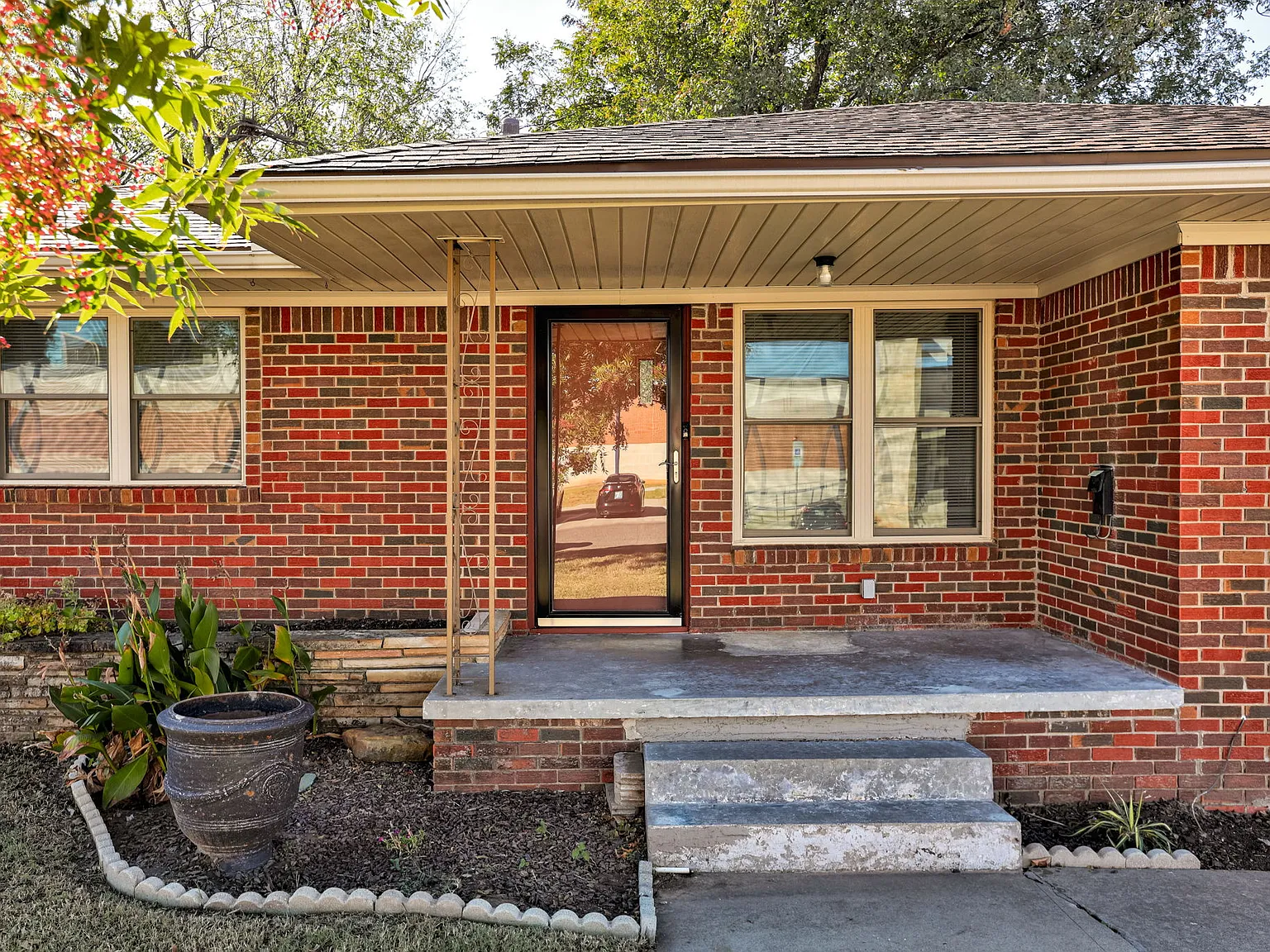 806 Denison Drive - 1 — Photo 2