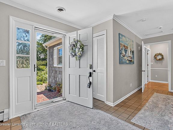 4th image of 4426 Barton Rd