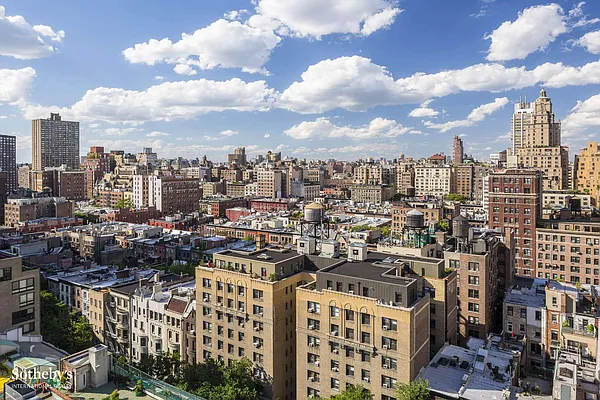 Sold by Sotheby's International Realty | media 33