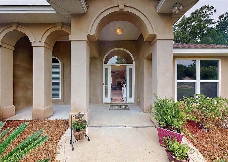 Inviting entry way