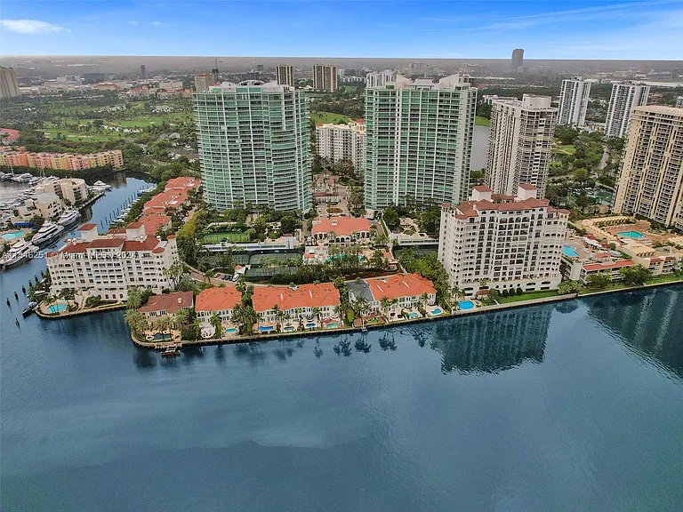 199 Ocean Lane Dr #901 — Photo 33