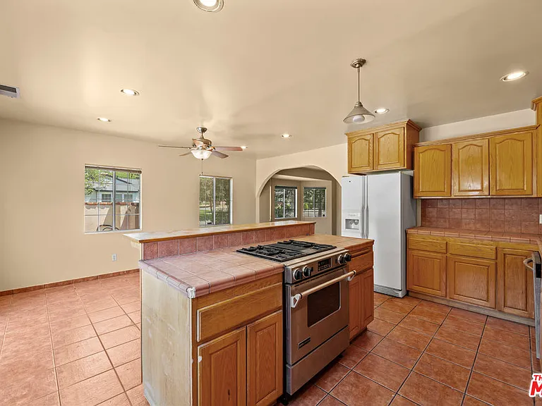 6057 Morella Ave — Photo 13
