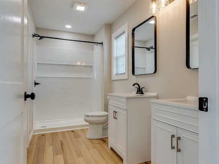 300 Robin Hood Ln — Photo 16