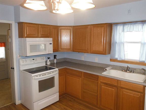 4th image of 205 Robinson St