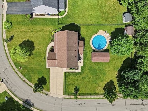 4th image of 1210 Pin Oak Ct