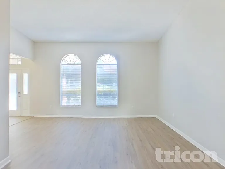 1559 McAuliffe Ln — Photo 4