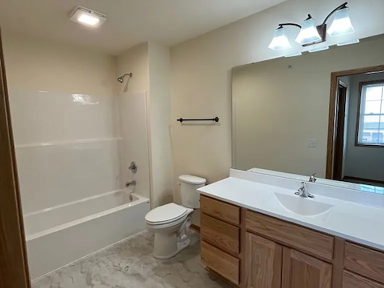 312 Woodcrest Ln — Photo 10